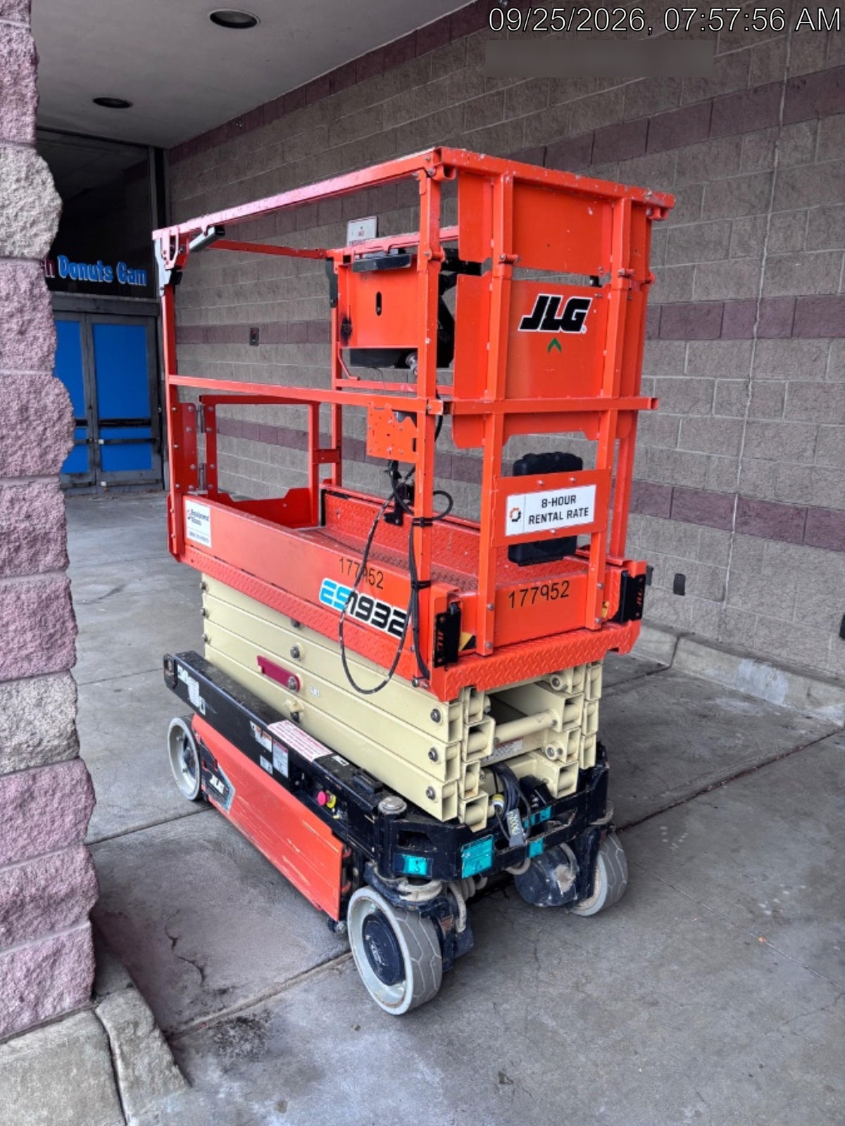 2021 JLG ES1932