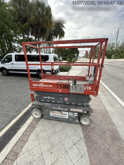 2018 Skyjack SJIII-3219 Skyjack SJIII3219 Scissor Lift w/Trojan Batteries