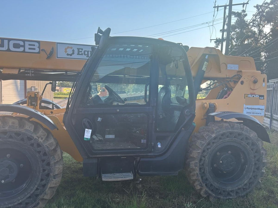 2019 JCB 509-42 JCB 509-42 Enclosed Cab, 74 HP, Solid Tires, Worklights, Beacon, Aux Hydraulics, Lifting Eye