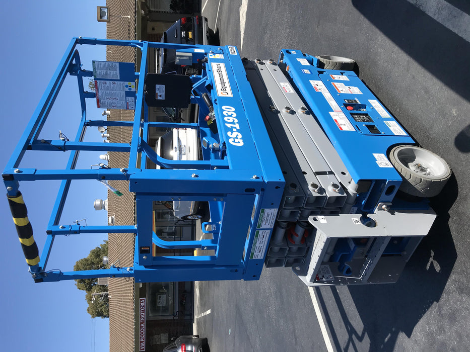 2020 Genie GS-1930 Solid Non Marking Tires, Beacon, Folding rails with half height swing gate, 800W Inverter