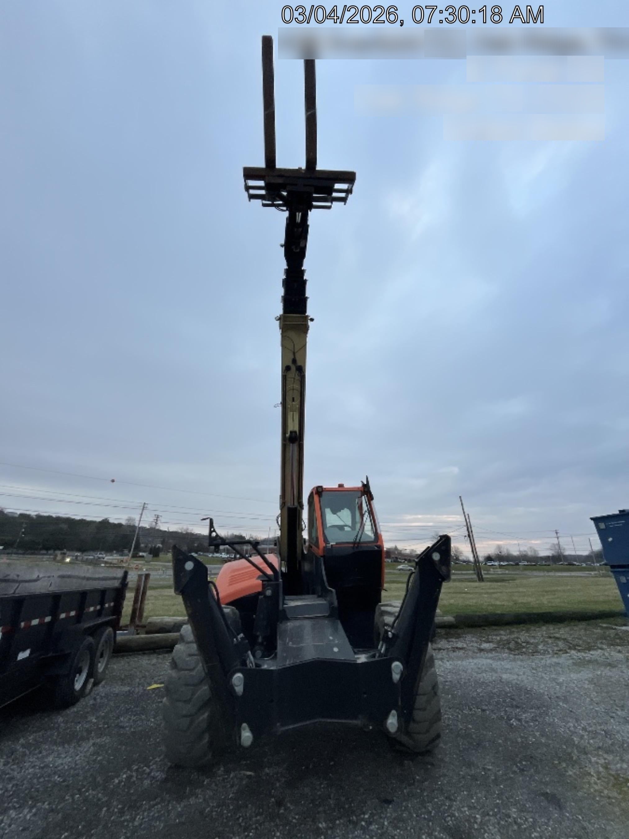 2022 JLG 1075