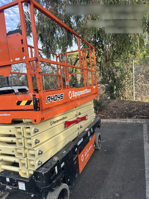 2022 JLG R4045