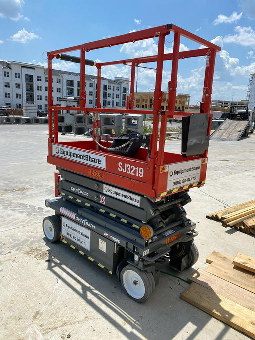 2020 Skyjack SJIII-3219 Solid NM Tires, Half height spring hinged entry gate, Dual Beacons, 800W Inverter