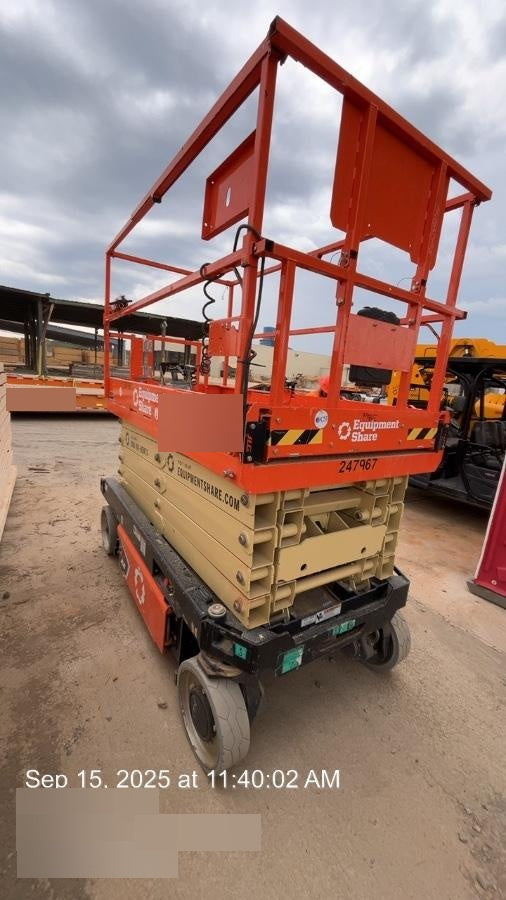 2022 JLG ES3246