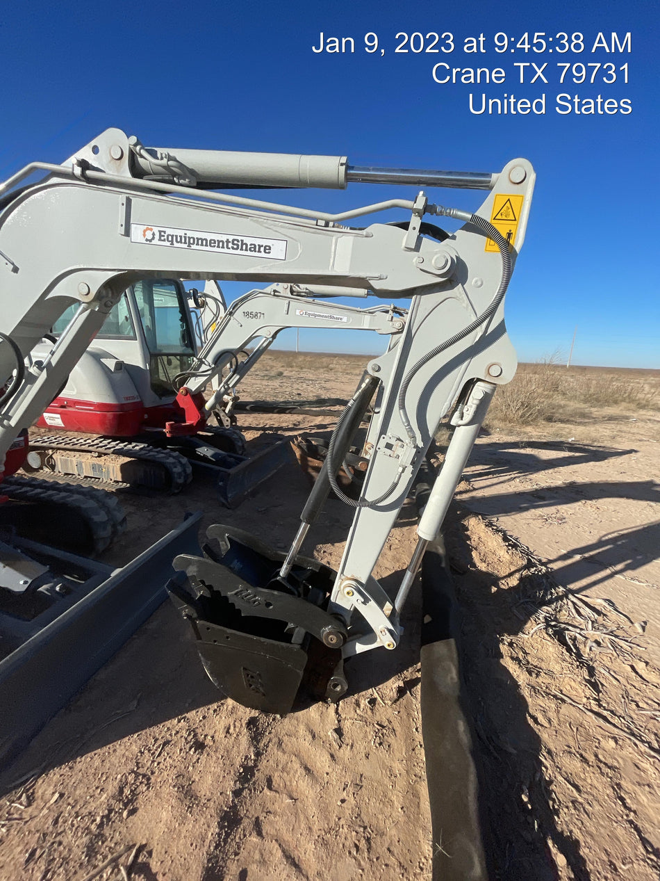 2022 TAKEUCHI TB235-2R