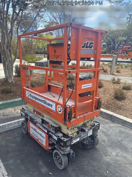 2021 JLG ES1330L
