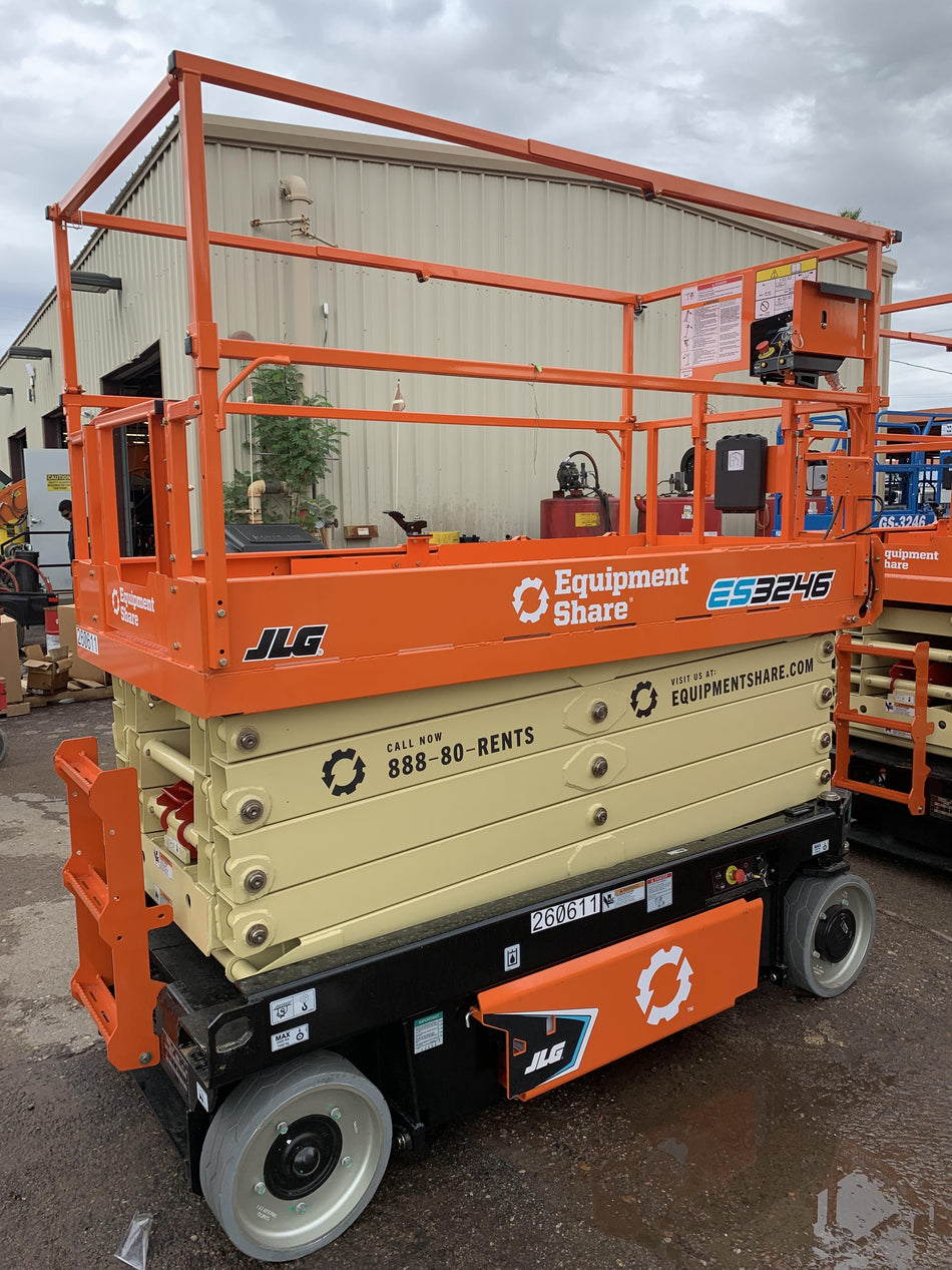 2022 JLG ES3246