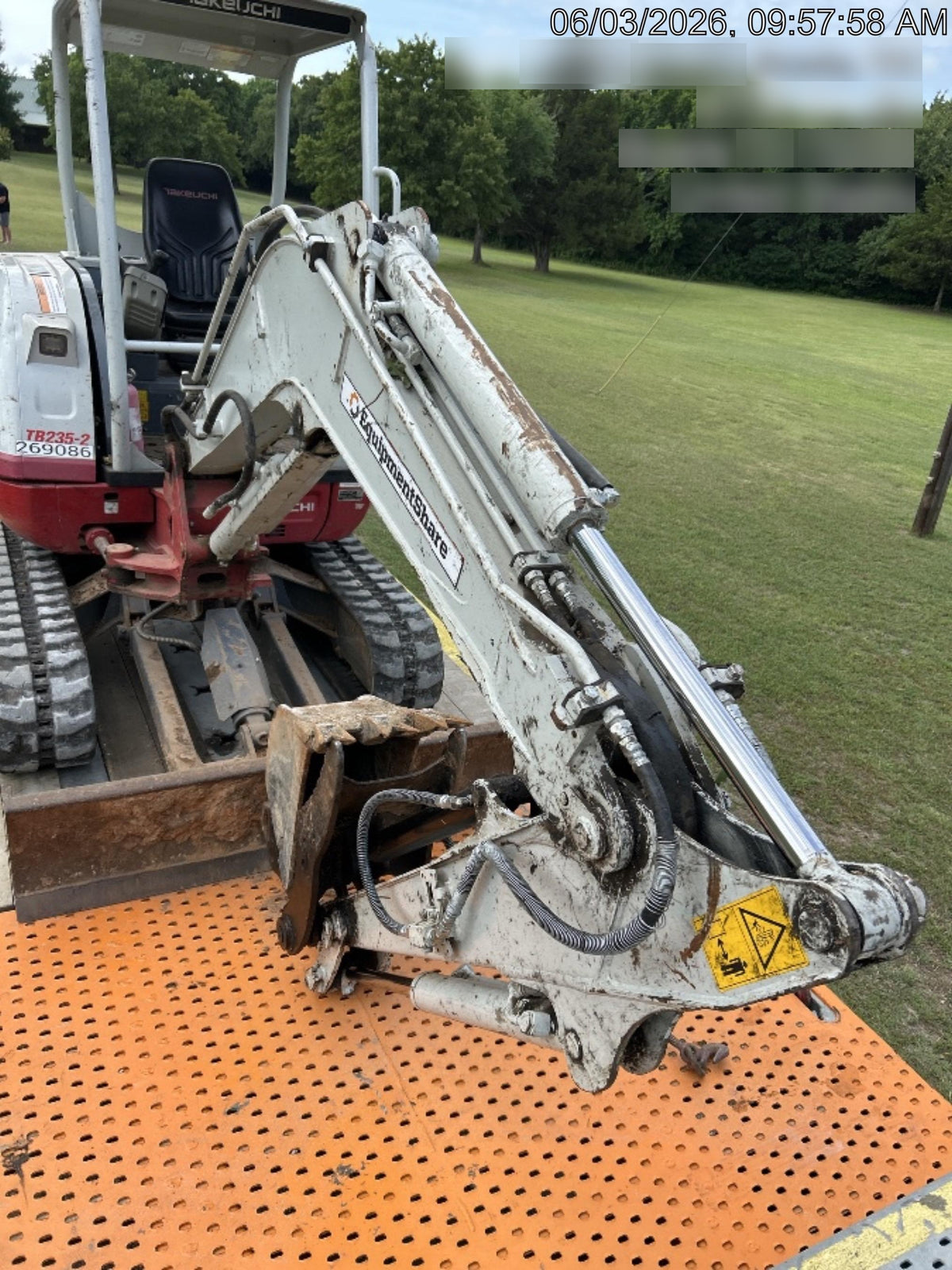 2022 TAKEUCHI TB235-2R