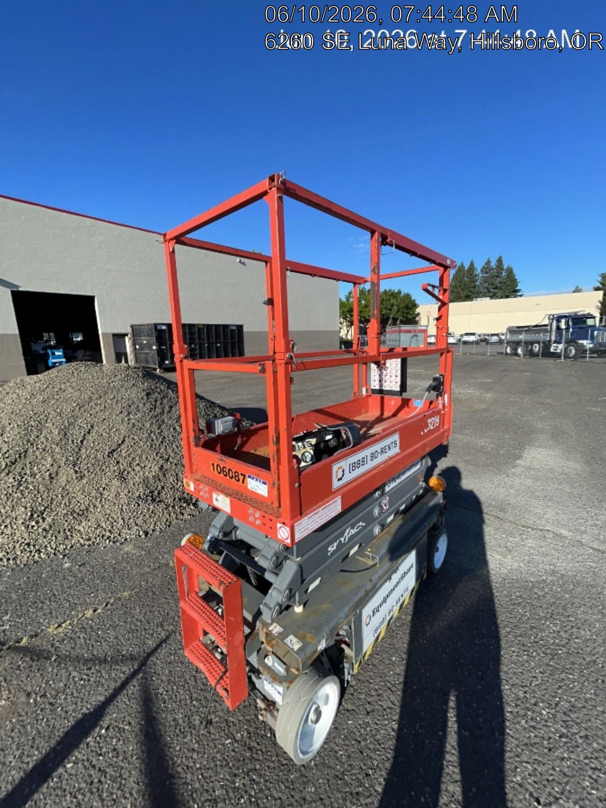 2020 Skyjack SJIII-3219 Solid NM Tires, Half height spring hinged entry gate, Dual Beacons, 800W Inverter