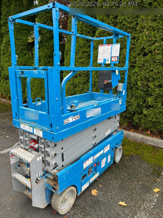 2020 Genie GS-1930 Solid Non Marking Tires, Beacon, Folding rails with half height swing gate, 800W Inverter