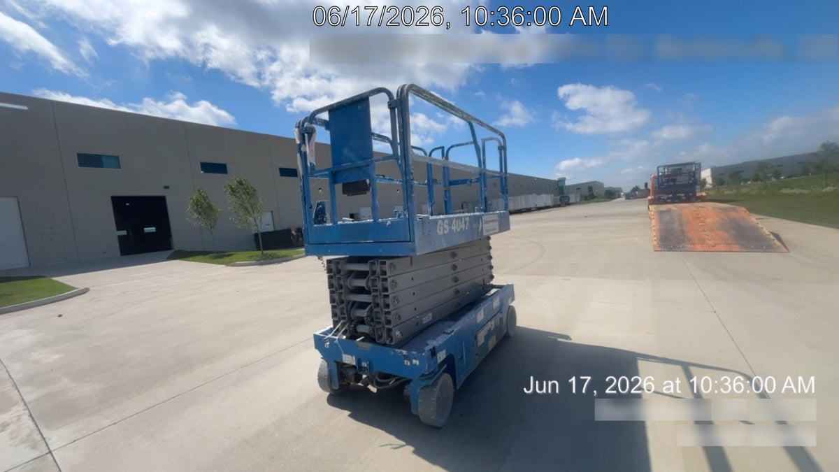 2019 Genie GS-4047 Folding rails with half height swing gate