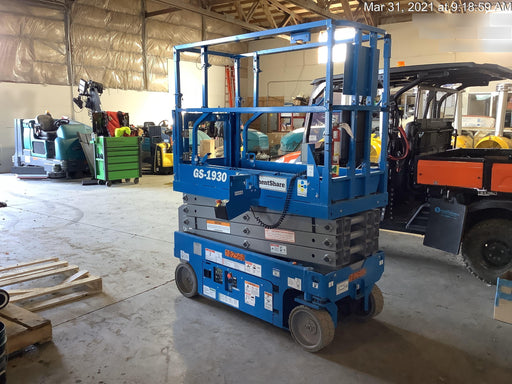 2020 Genie GS-1930 Solid Non Marking Tires, Beacon, Folding rails with half height swing gate, 800W Inverter
