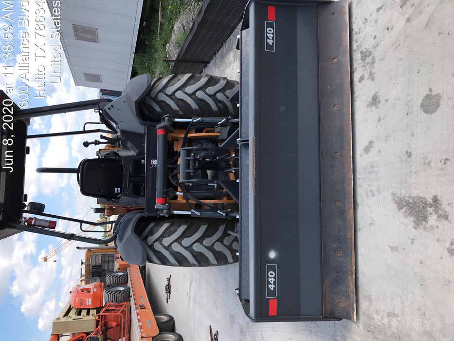 2019 Case 570N EP Canopy, 4WD, GP Front Bucket, Dual Tilt Cylinder, 84" Box Blade w/ Scarifier, Wheel Weights, Beacon