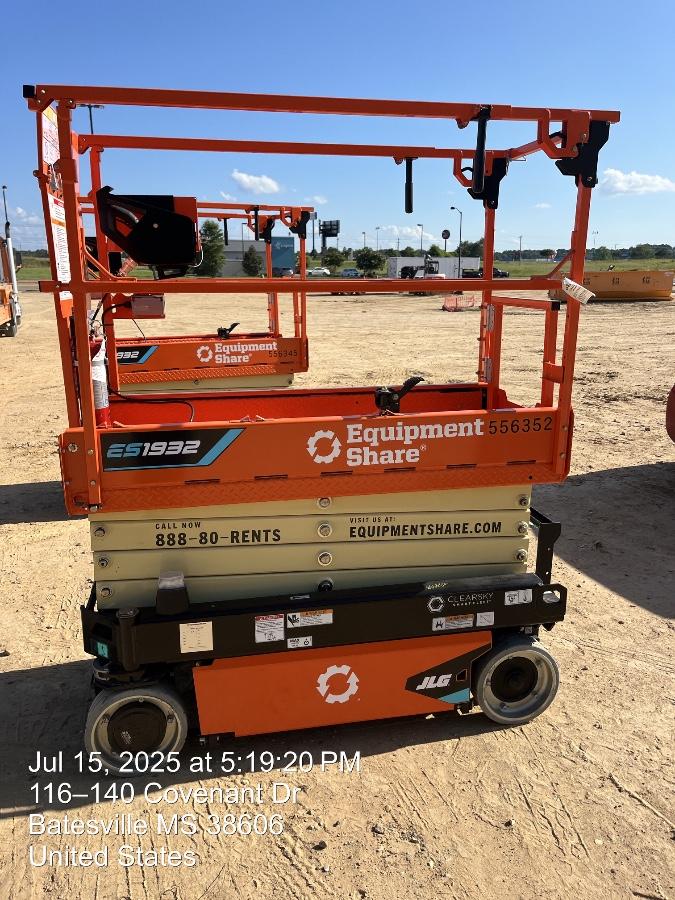 2025 JLG ES1932