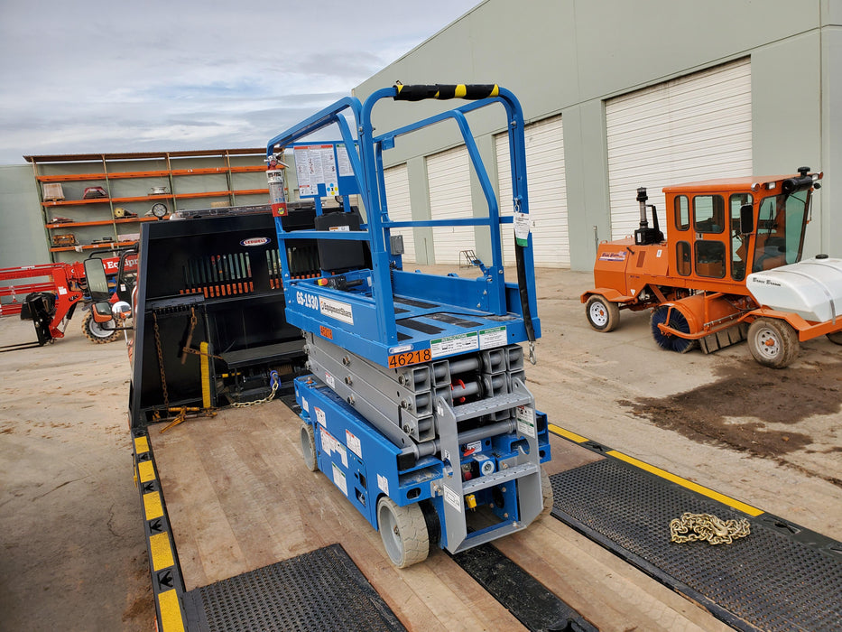 2019 Genie GS-1930 Fixed rails with chain Entry