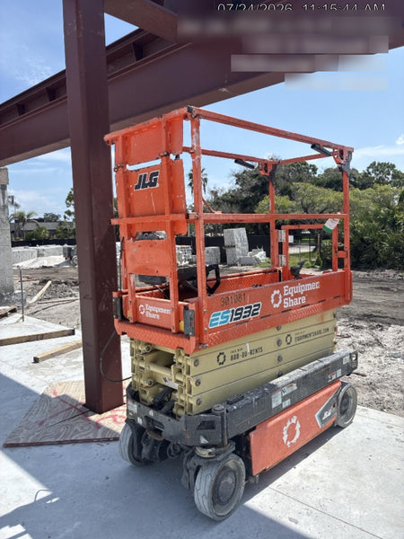 2023 JLG ES1932
