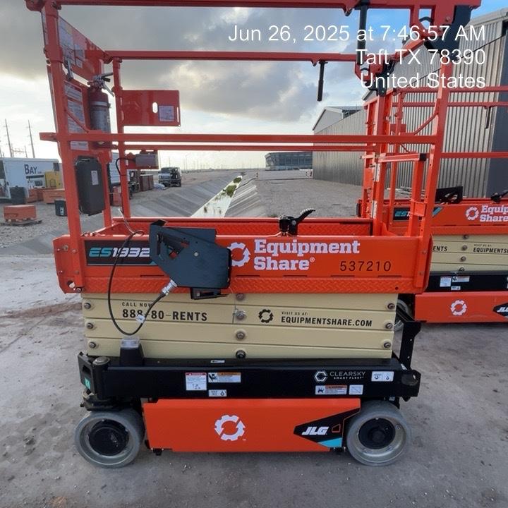 2025 JLG ES1932