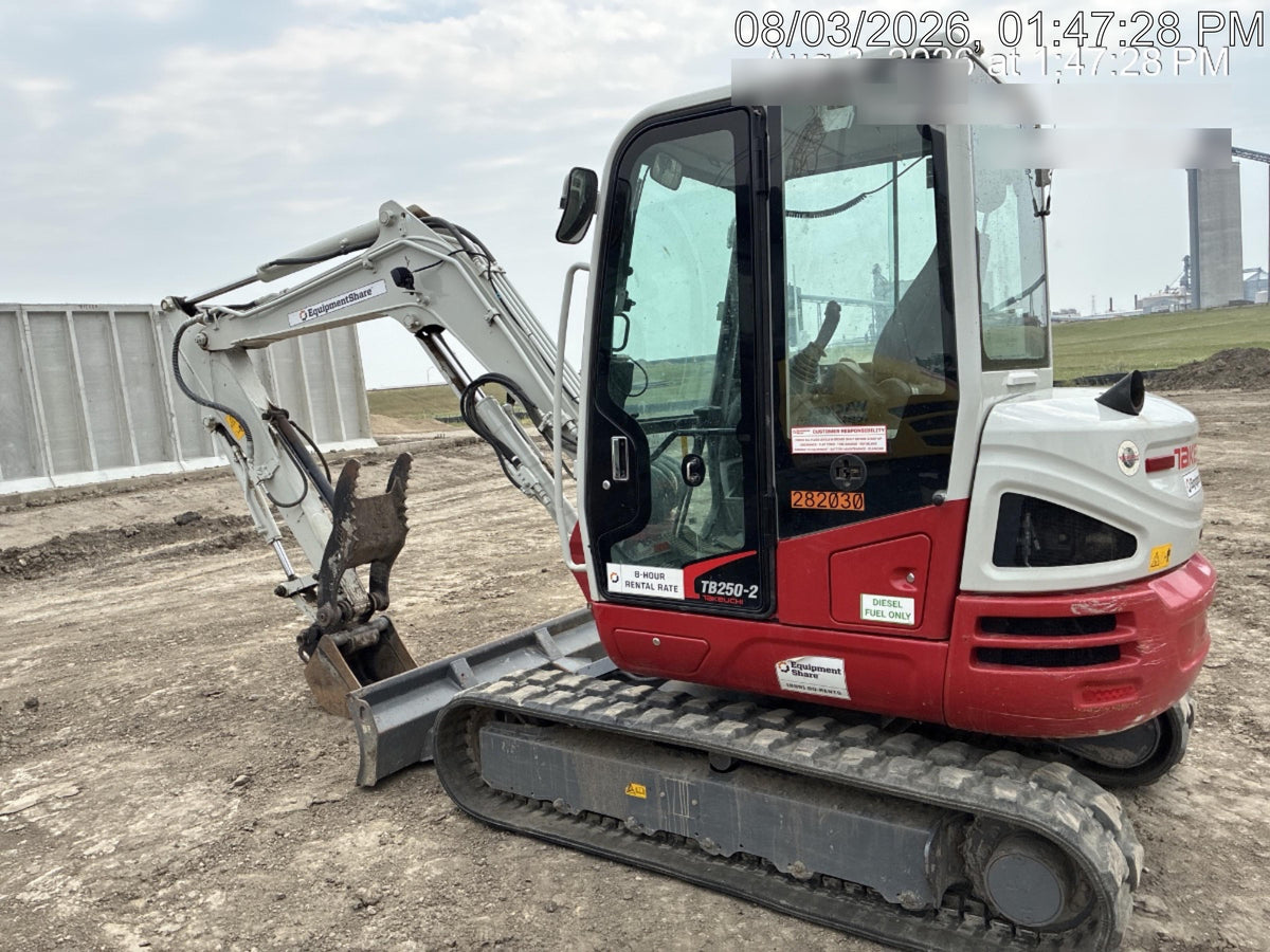 2022 TAKEUCHI TB250-2CR
