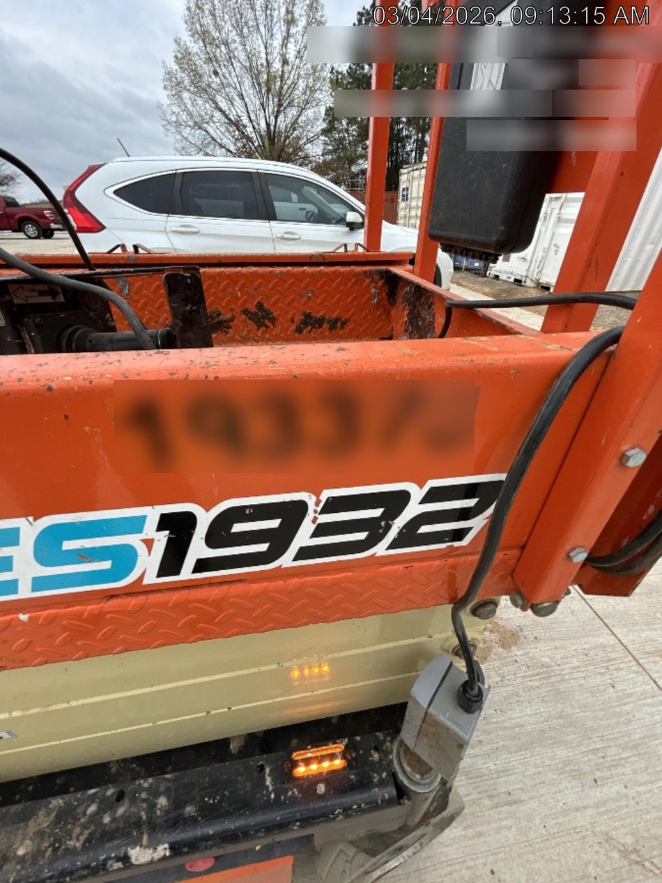 2021 JLG ES1932