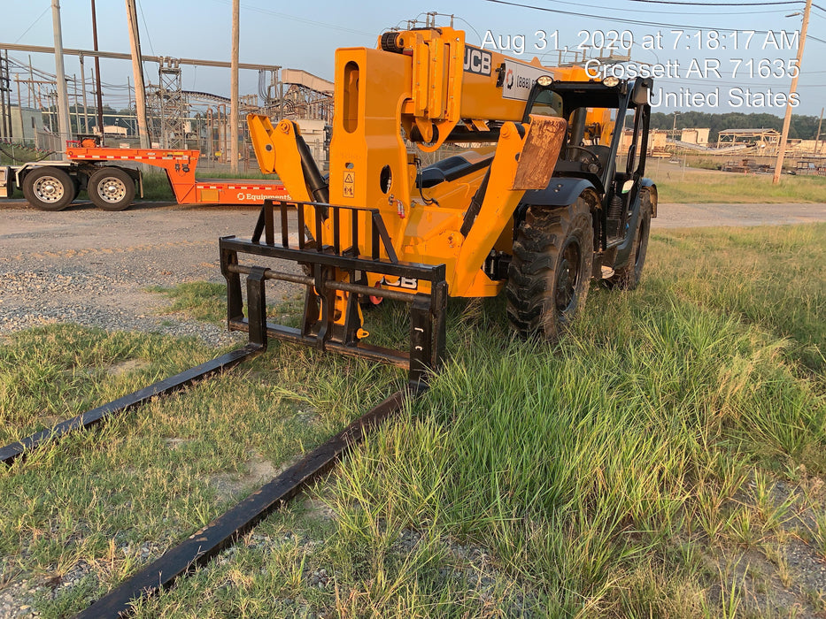 2019 JCB 512-56 Canopy, 109 HP, Solid Tires, STD Worklight, Beacon, Aux Hydraulics, Lifting Eye, Back up Alarm w/66" Carriage/60" Forks