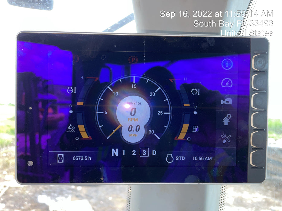 2017 Case 821G CLOSED CAB, JRB 418 STYLE HYD COUPLER