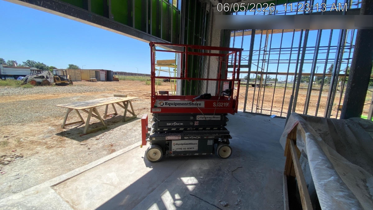 2020 Skyjack SJIII-3219 Solid NM Tires, Half height spring hinged entry gate, Dual Beacons, 800W Inverter