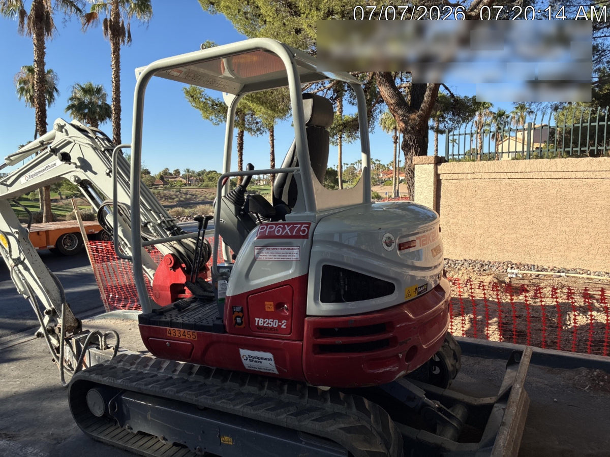2024 TAKEUCHI TB250-2R