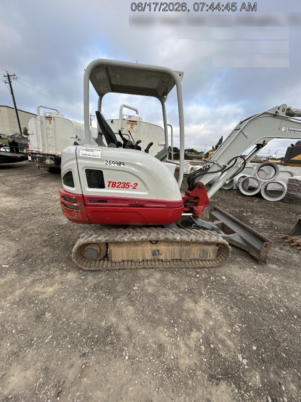 2022 TAKEUCHI TB235-2R