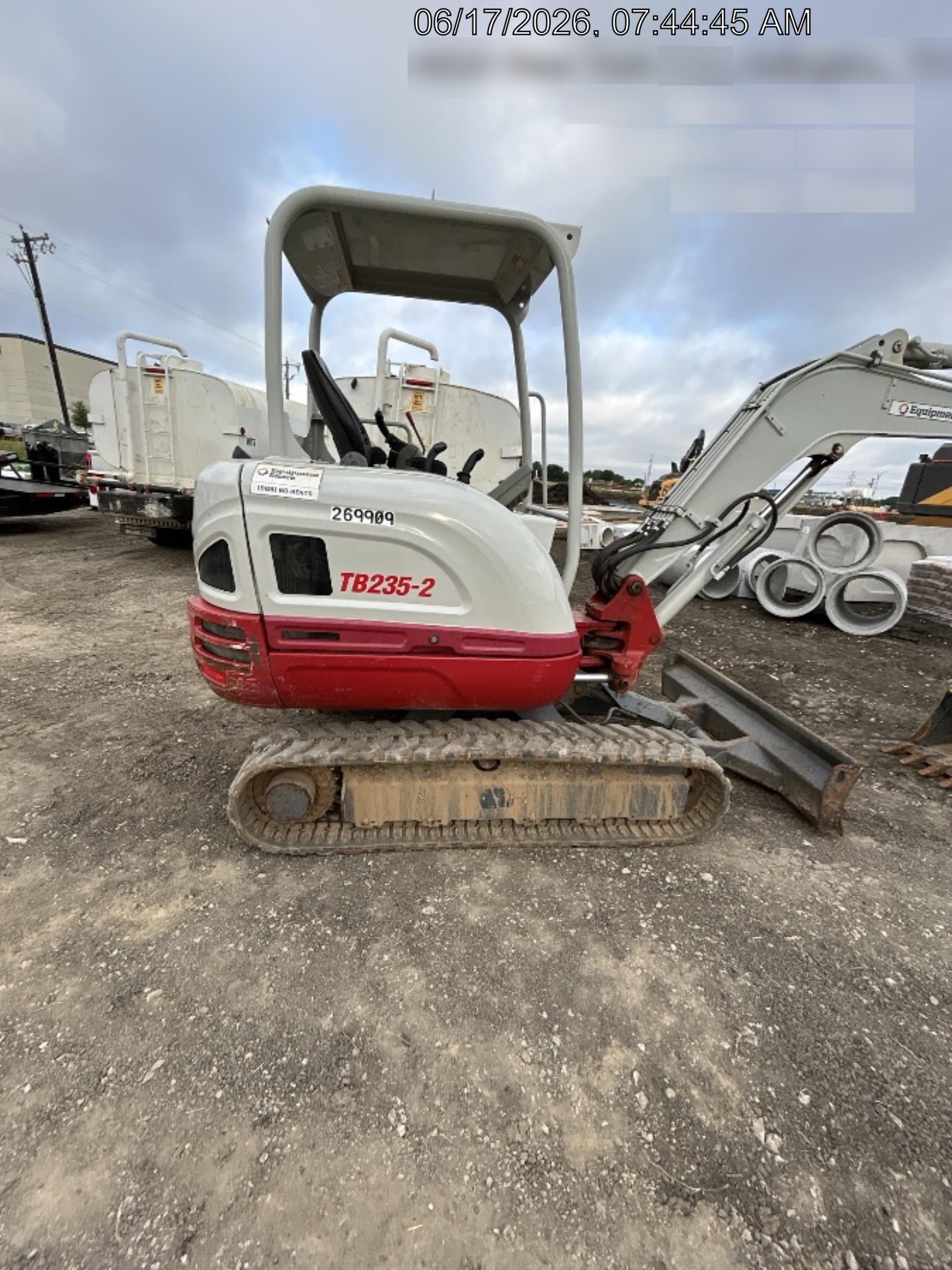 2022 TAKEUCHI TB235-2R