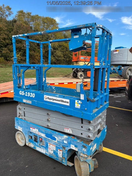 2020 Genie GS-1930 Solid Non Marking Tires, Beacon, Folding rails with half height swing gate, 800W Inverter