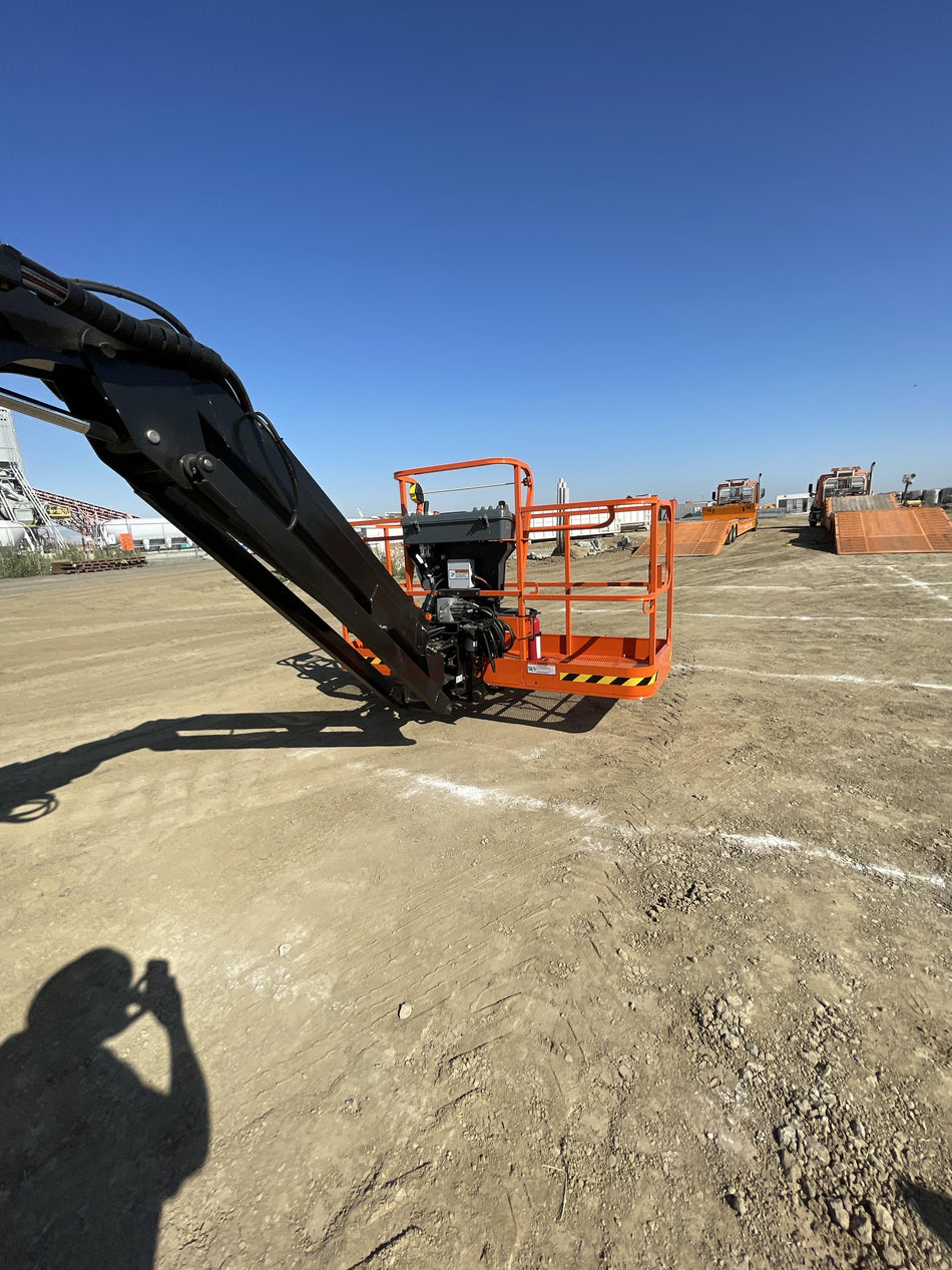 2023 JLG 660SJ