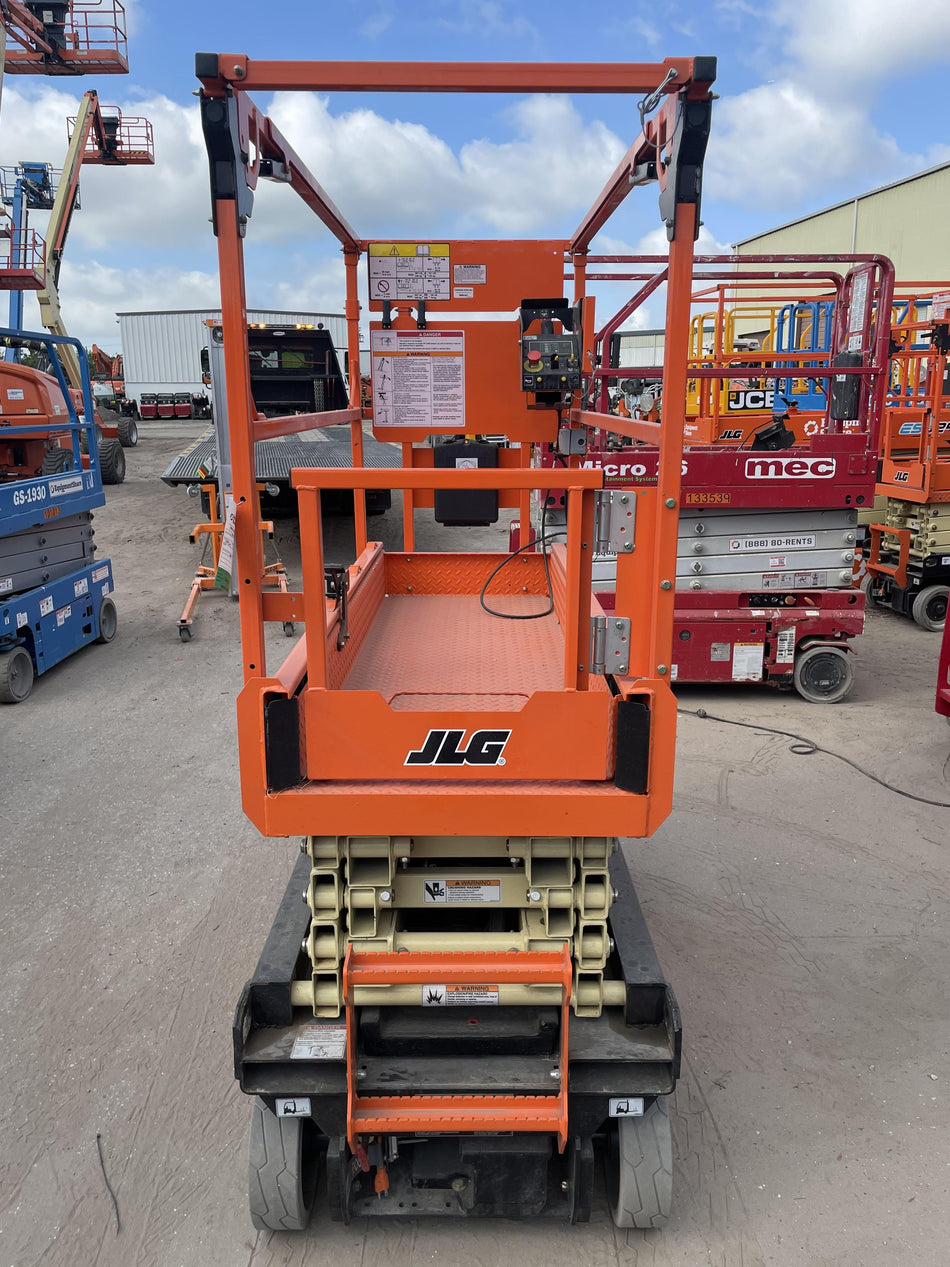 2023 JLG ES1932