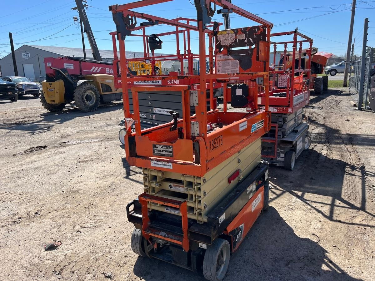 2021 JLG ES1932