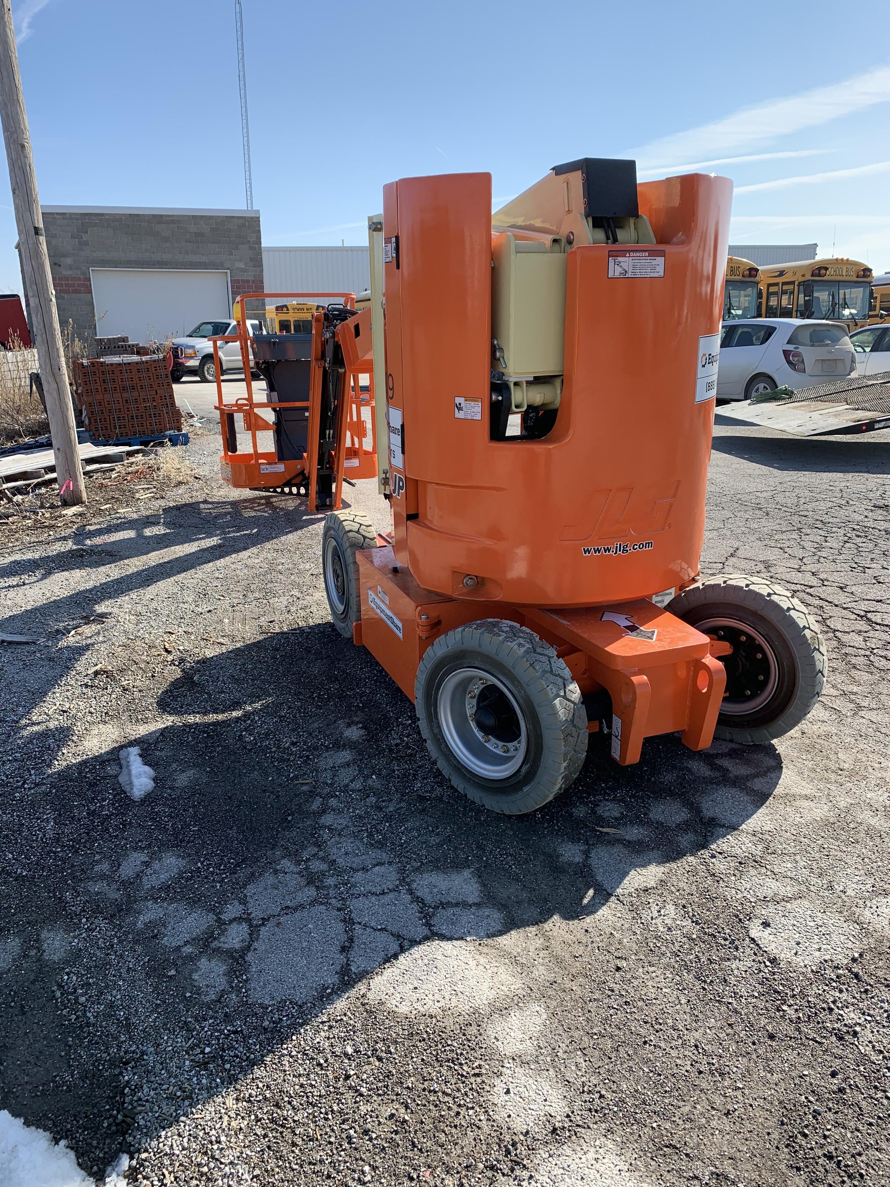 2019 JLG E300AJP