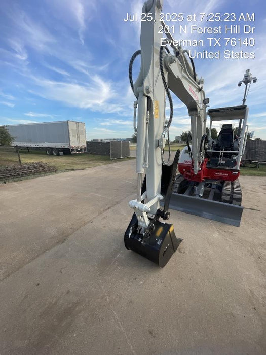 2025 TAKEUCHI 24" Bucket Takeuchi