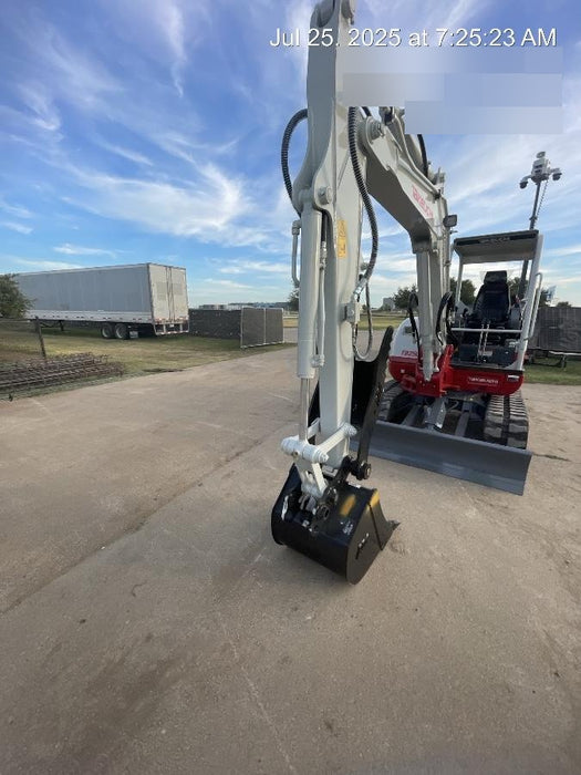 2025 TAKEUCHI 24" Bucket Takeuchi