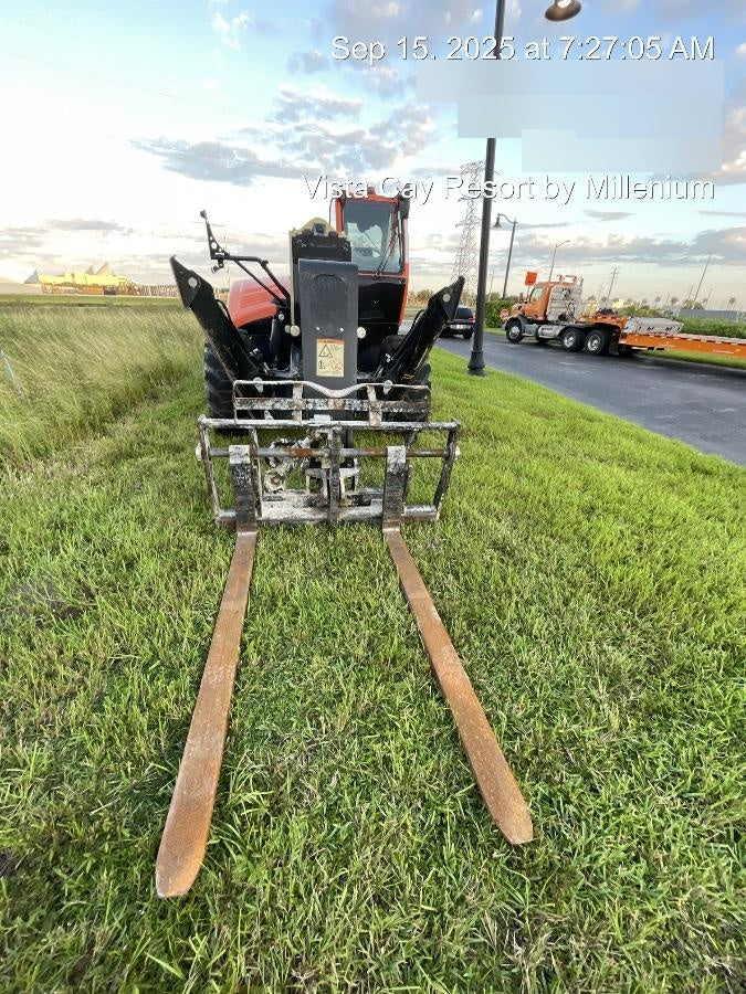 2022 JLG 1075