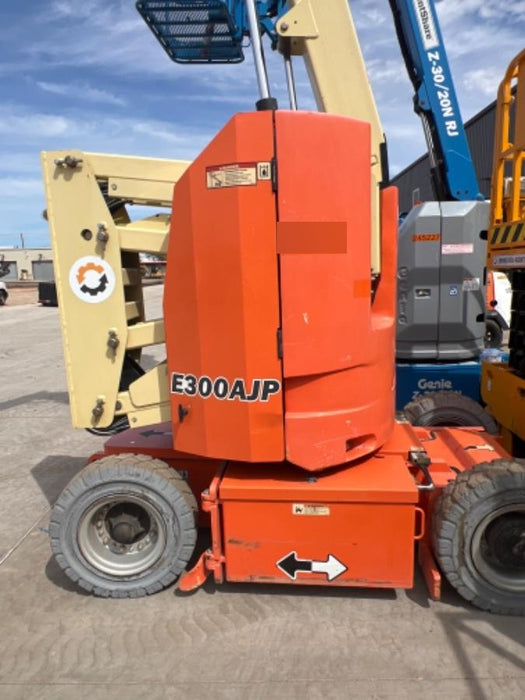 2019 JLG E300AJP