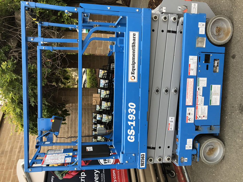 2020 Genie GS-1930 Solid Non Marking Tires, Beacon, Folding rails with half height swing gate, 800W Inverter