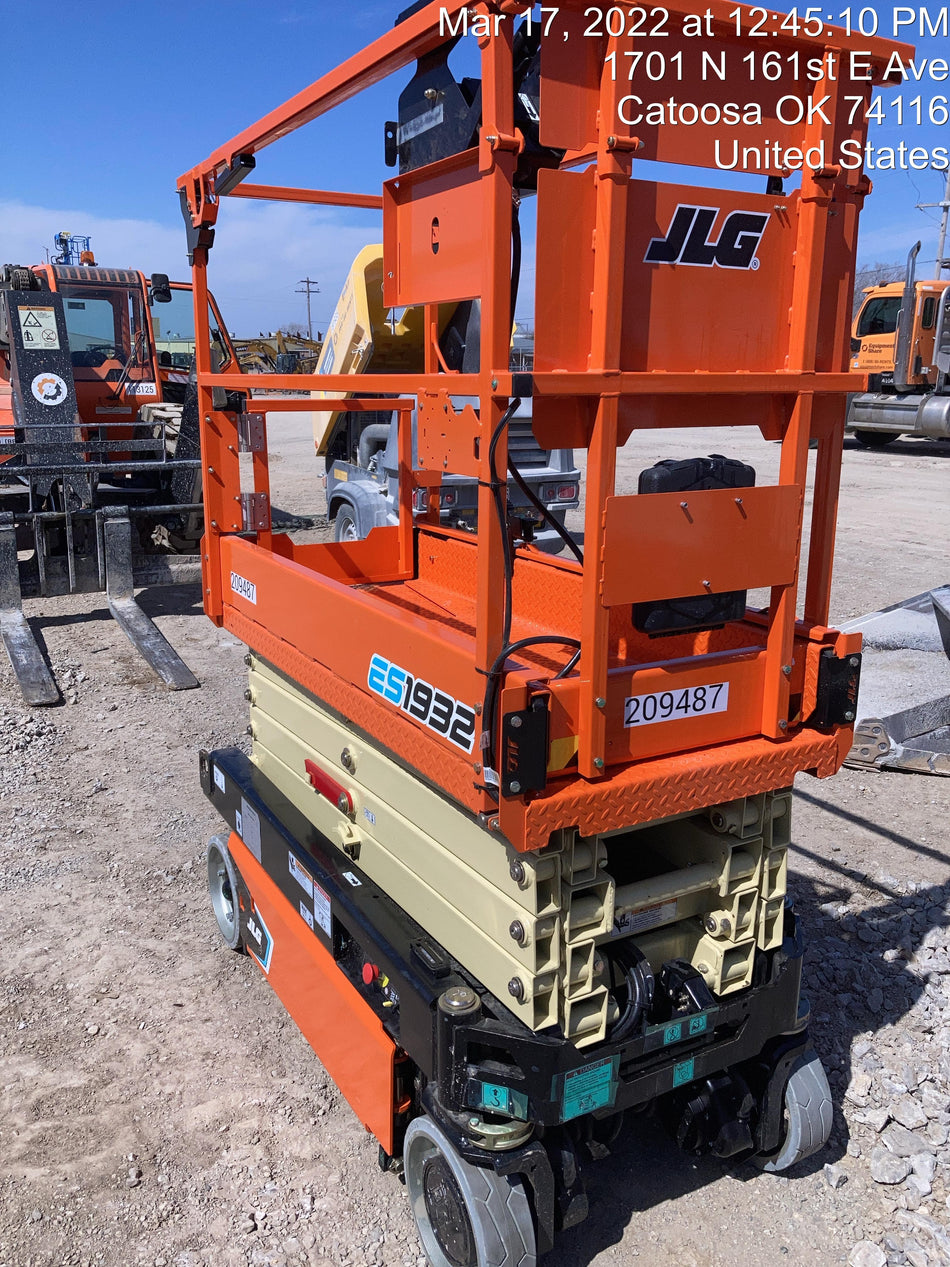 2022 JLG ES1932