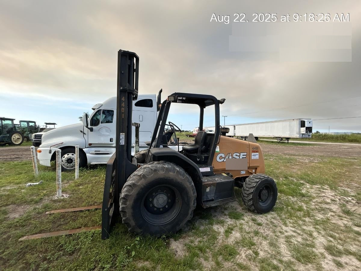 2017 CASE 586H
