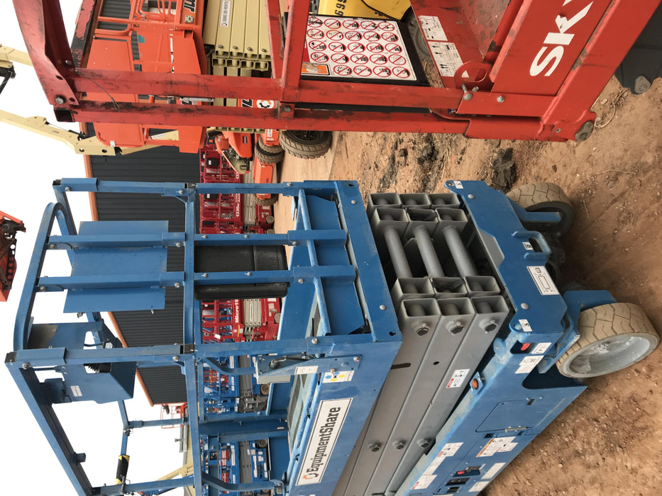 2019 Genie GS-2632 Folding rails with half height swing gate