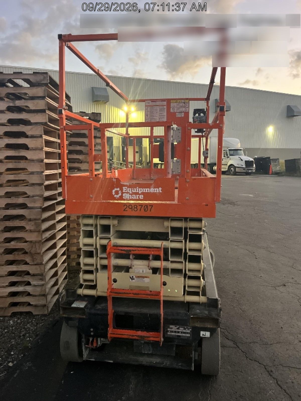 2023 JLG ES3246