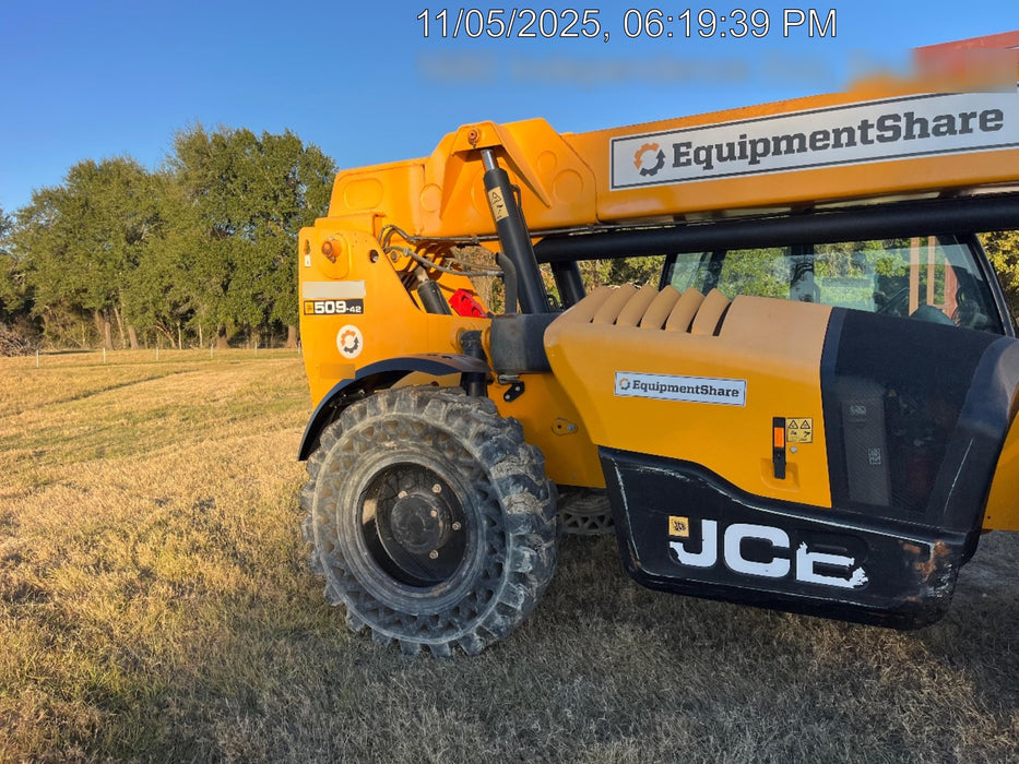 2020 JCB 509-42 Cab/Heat/Air, Solid Tires, Work Lights, Beacon, Aux Hydraulics, Back up Alarm, Lifting Eye, ES Decals