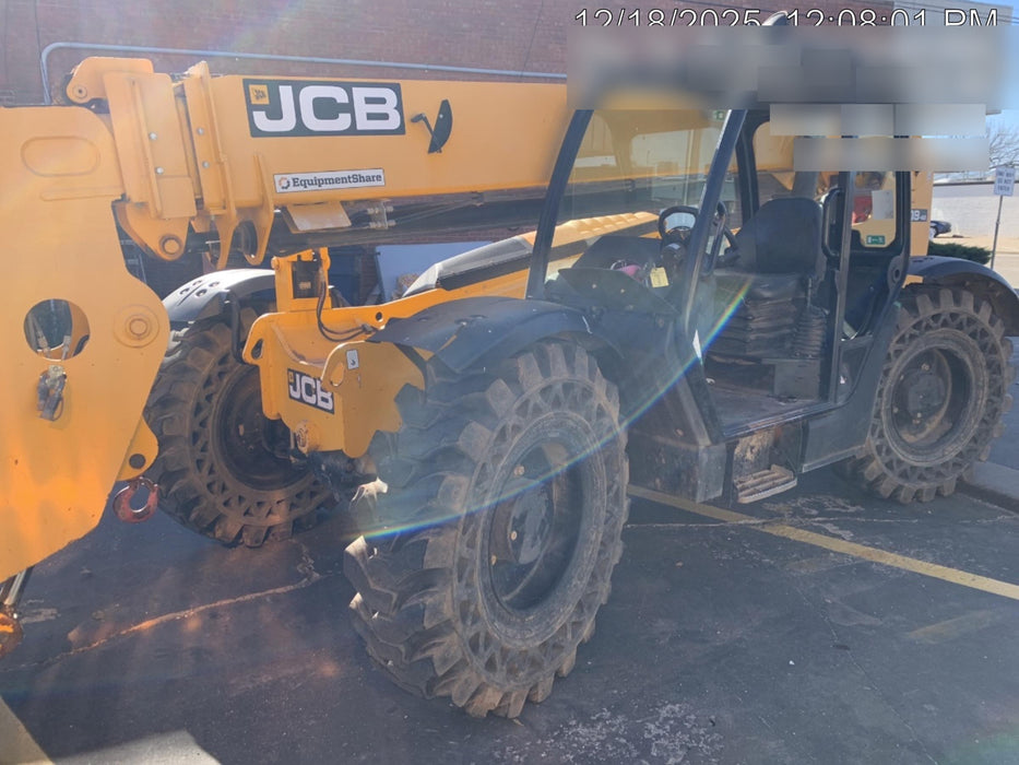 2019 JCB 509-42 74 HP w/Open ROPS, Beacon, Aux Hydraulics, LED Work lights, Solid Tires 66" Carriage/60" Forks