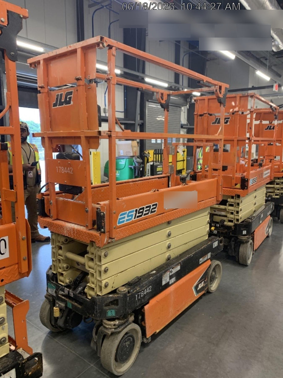 2021 JLG ES1932