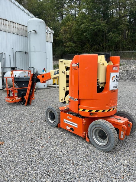 2022 JLG E300AJP