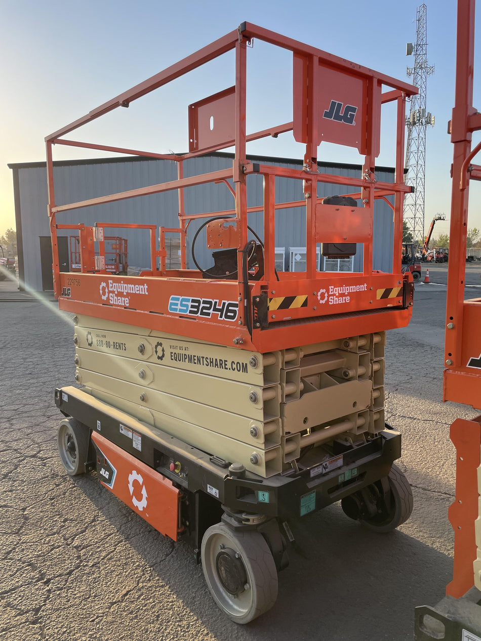 2022 JLG ES3246