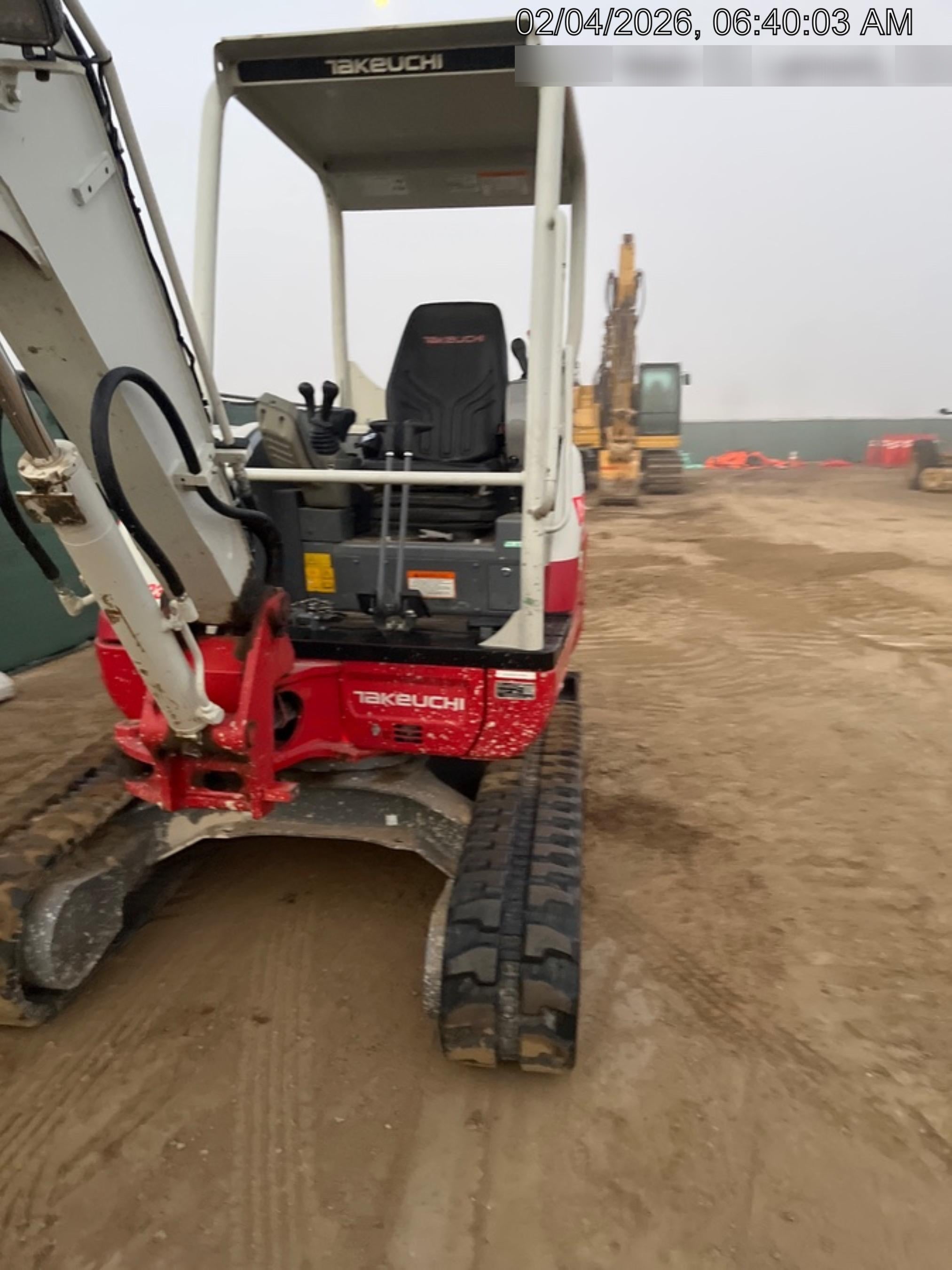 2022 TAKEUCHI TB235-2R
