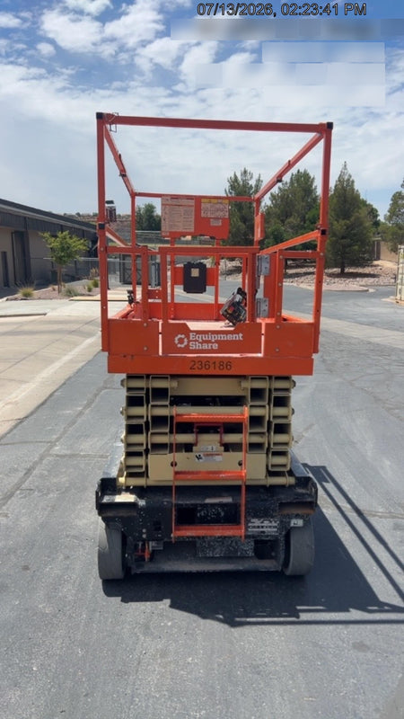 2022 JLG ES3246